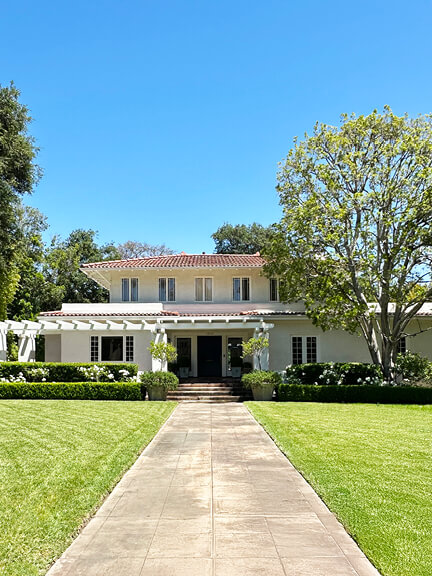 Prairie-style home in Pasadena with strong horizontal lines and Arts & Crafts detailing, a classic example of historic interior design.