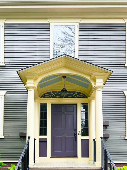 Federal-style architecture in New England with fanlight, fluted pilasters, and dentil molding in Bristol, Rhode Island