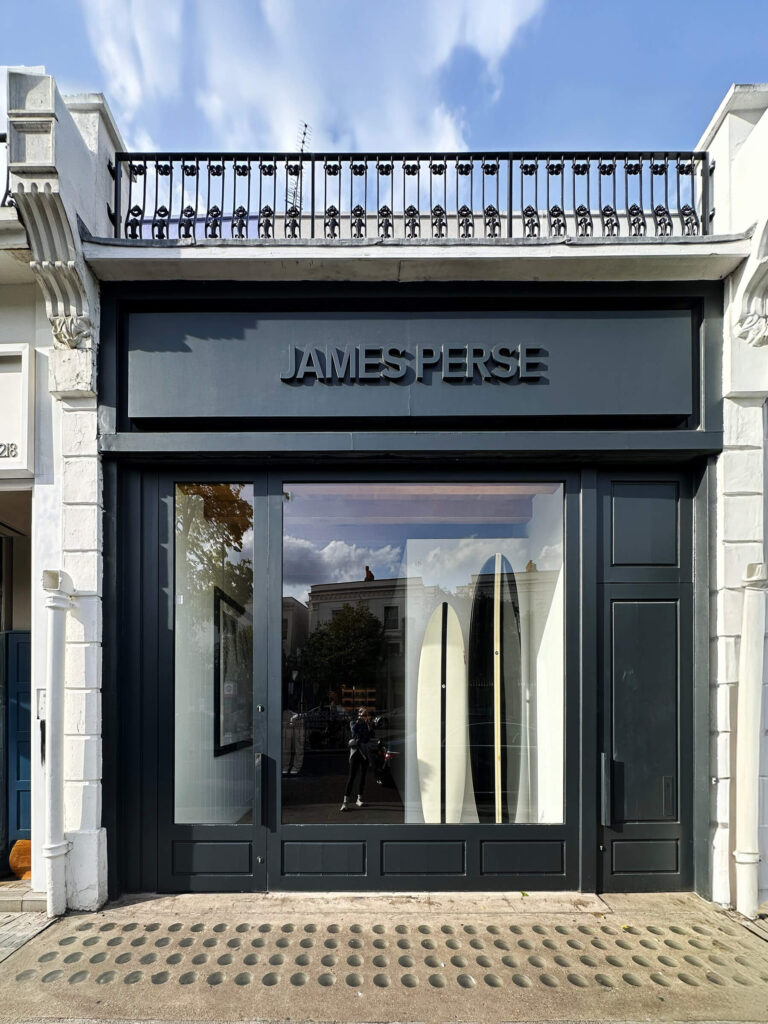 James Perse’s Notting Hill boutique presents minimal, luxury basics and a relaxed Californian design sensibility.