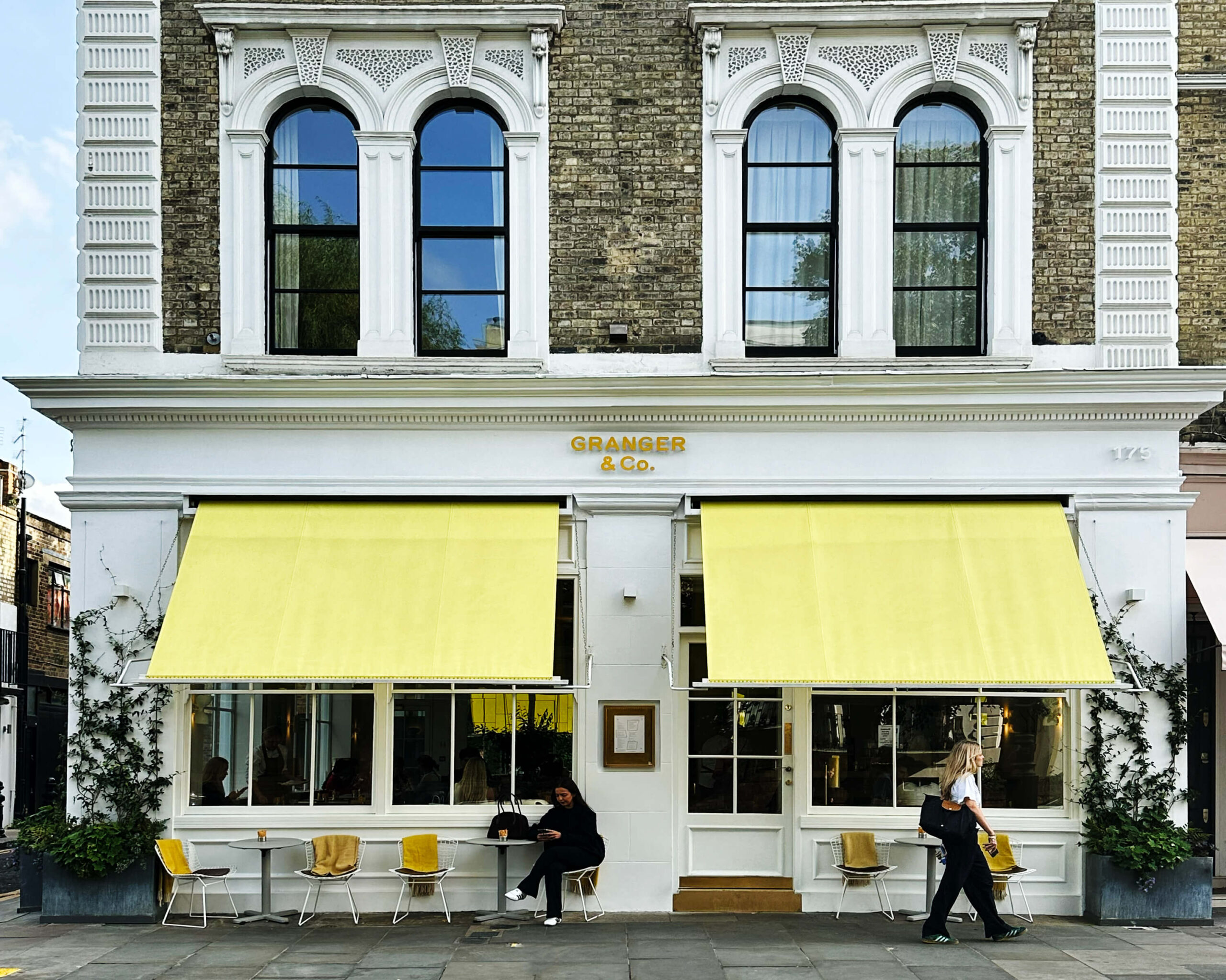 Quaint Notting Hill London architecture with boutique shops and charming streets in the neighborhood’s main shopping district.