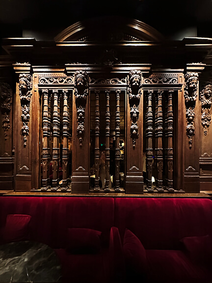 London restaurant design at Tramp features historic woodwork and bold private club interiors with classic British character.
