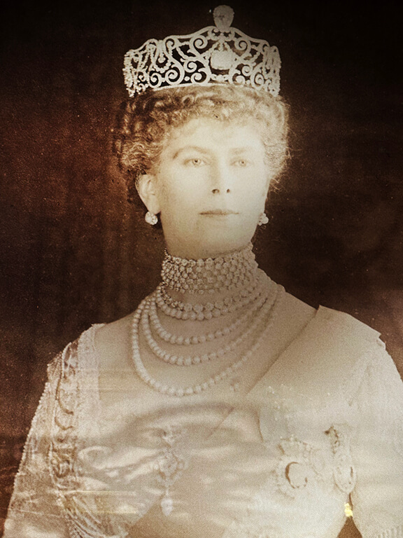 Edwardian Art Buckingham Palace portrait of Queen Mary wearing layered pearl necklaces and a diamond tiara from the Royal Collection.