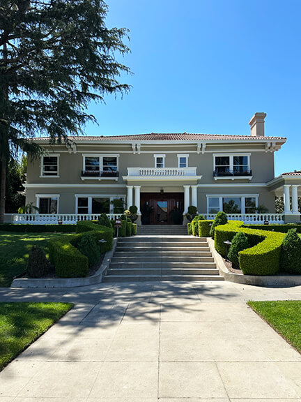 Classic historic architecture in Los Angeles showcased in Windsor Square neighborhood, featuring traditional homes and mature landscaping.